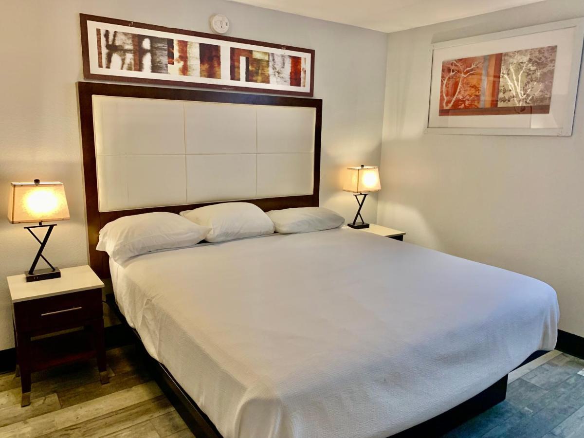 Rodeway Inn Мидланд Екстериор снимка