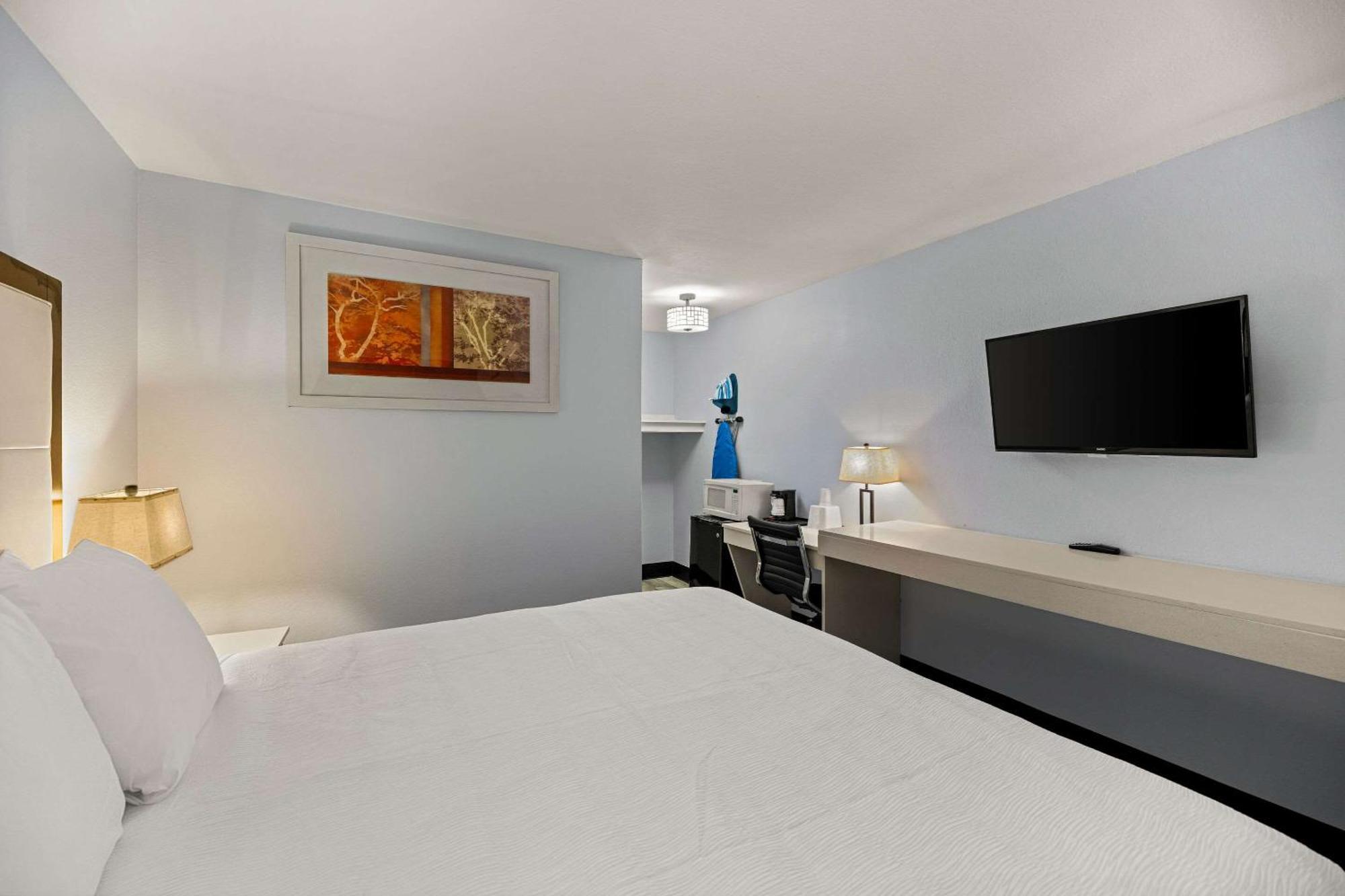 Rodeway Inn Мидланд Екстериор снимка