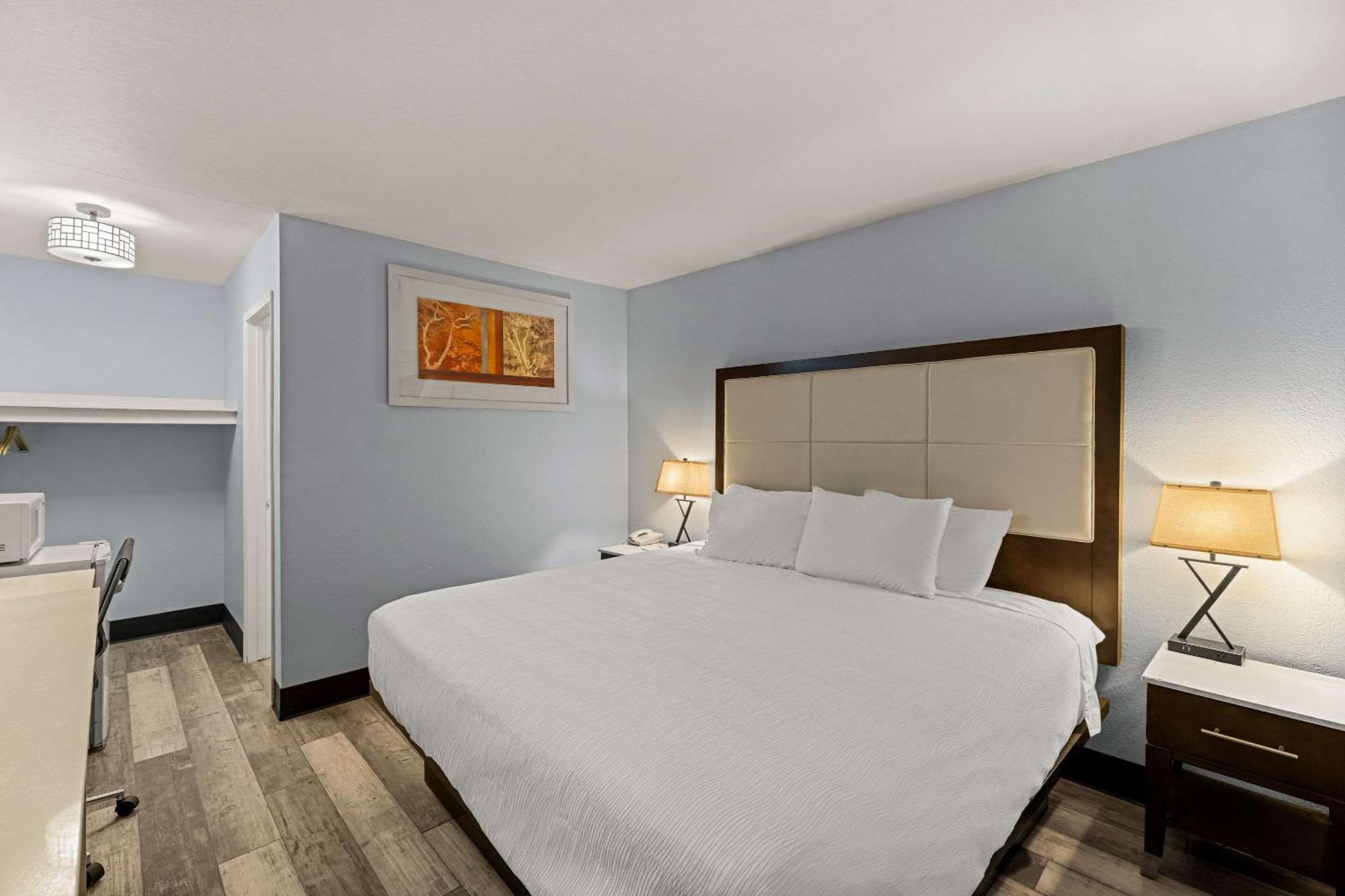 Rodeway Inn Мидланд Екстериор снимка