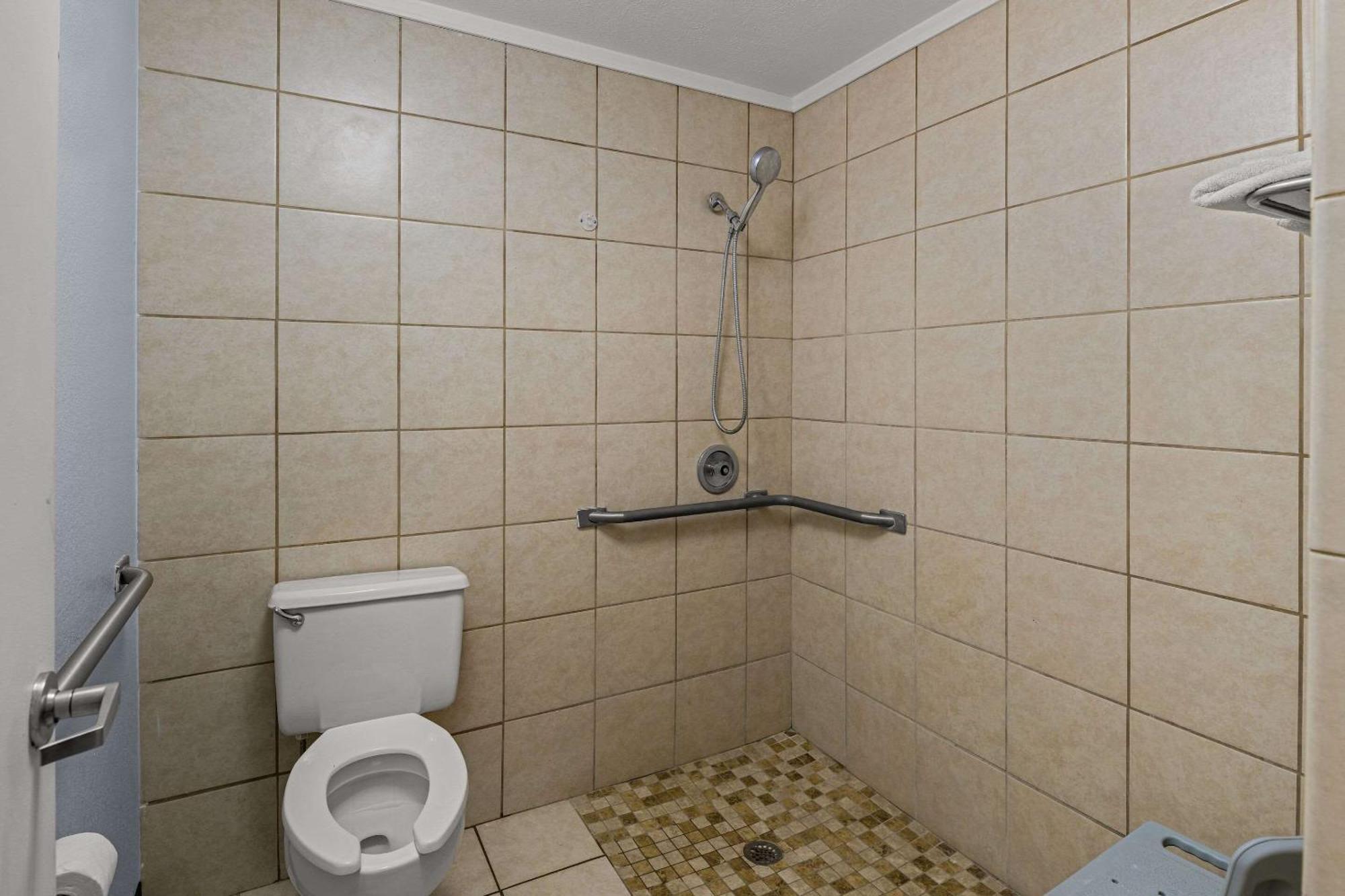 Rodeway Inn Мидланд Екстериор снимка