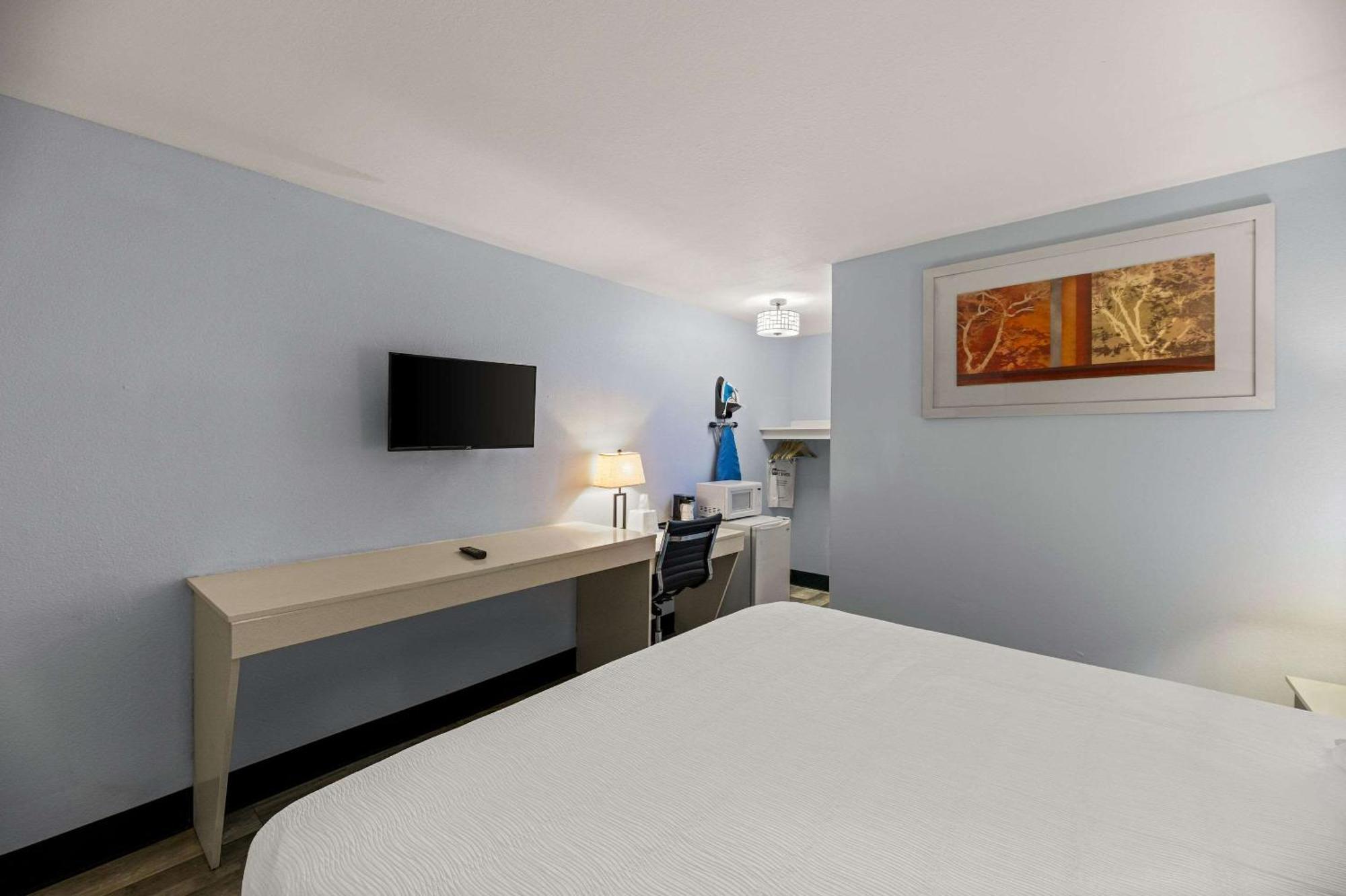 Rodeway Inn Мидланд Екстериор снимка