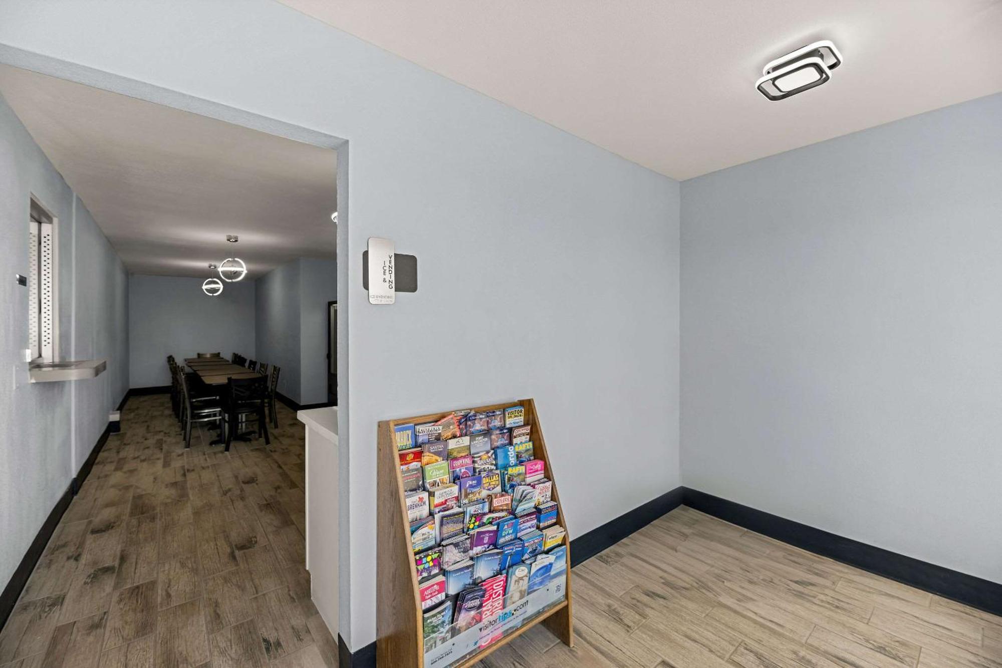 Rodeway Inn Мидланд Екстериор снимка