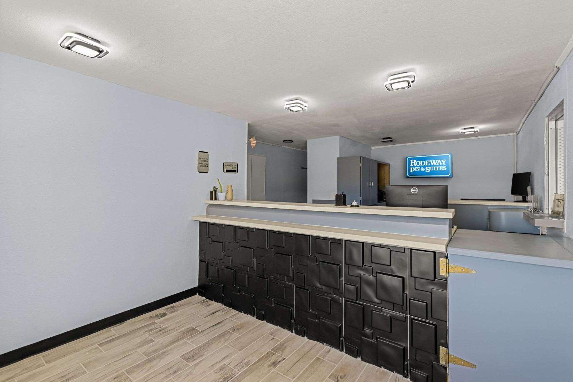 Rodeway Inn Мидланд Екстериор снимка